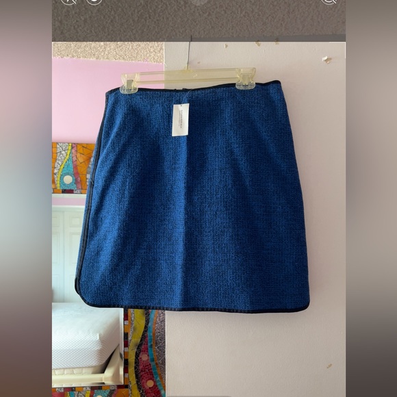 Brand new Banana Republic stylish fancy elegant knee length skirt. - Picture 4 of 9